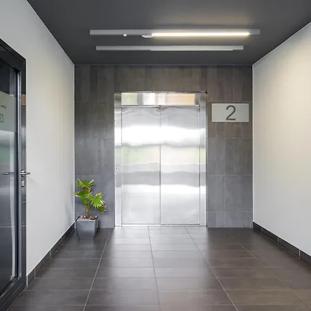 Urban Quiet By Bookinghost