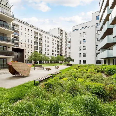 Urban Quiet By Bookinghost