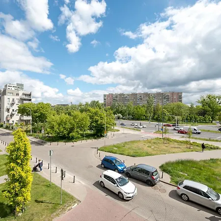 Urban Quiet By Bookinghost *