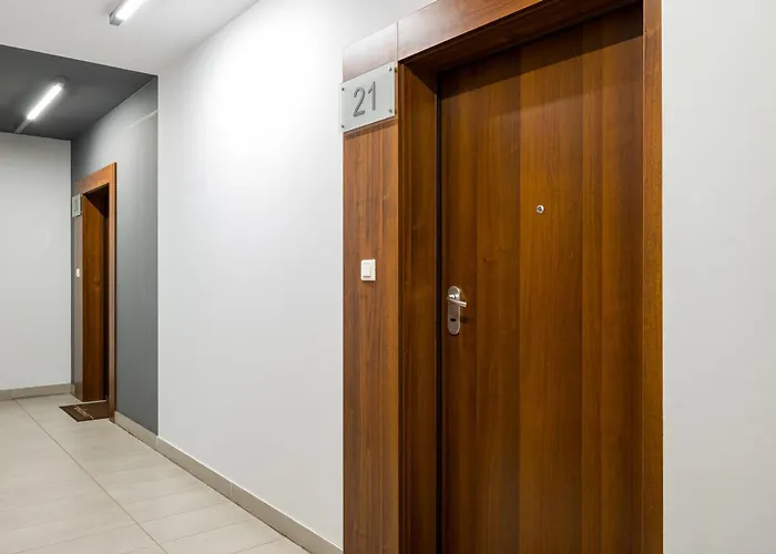 Urban Quiet By Bookinghost *