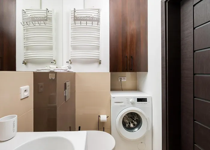 Urban Quiet By Bookinghost