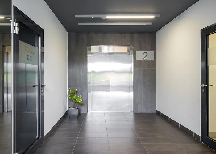 Urban Quiet By Bookinghost