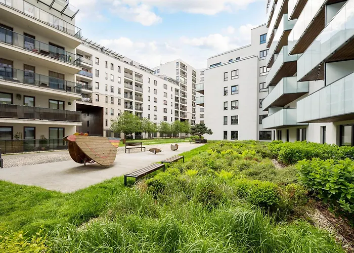 Urban Quiet By Bookinghost