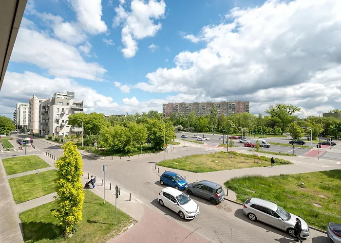 Urban Quiet By Bookinghost *