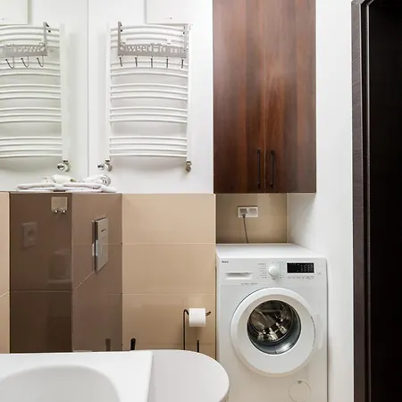 Urban Quiet By Bookinghost