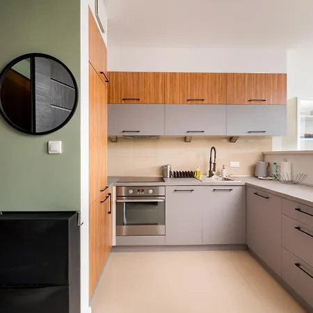 Urban Quiet By Bookinghost *